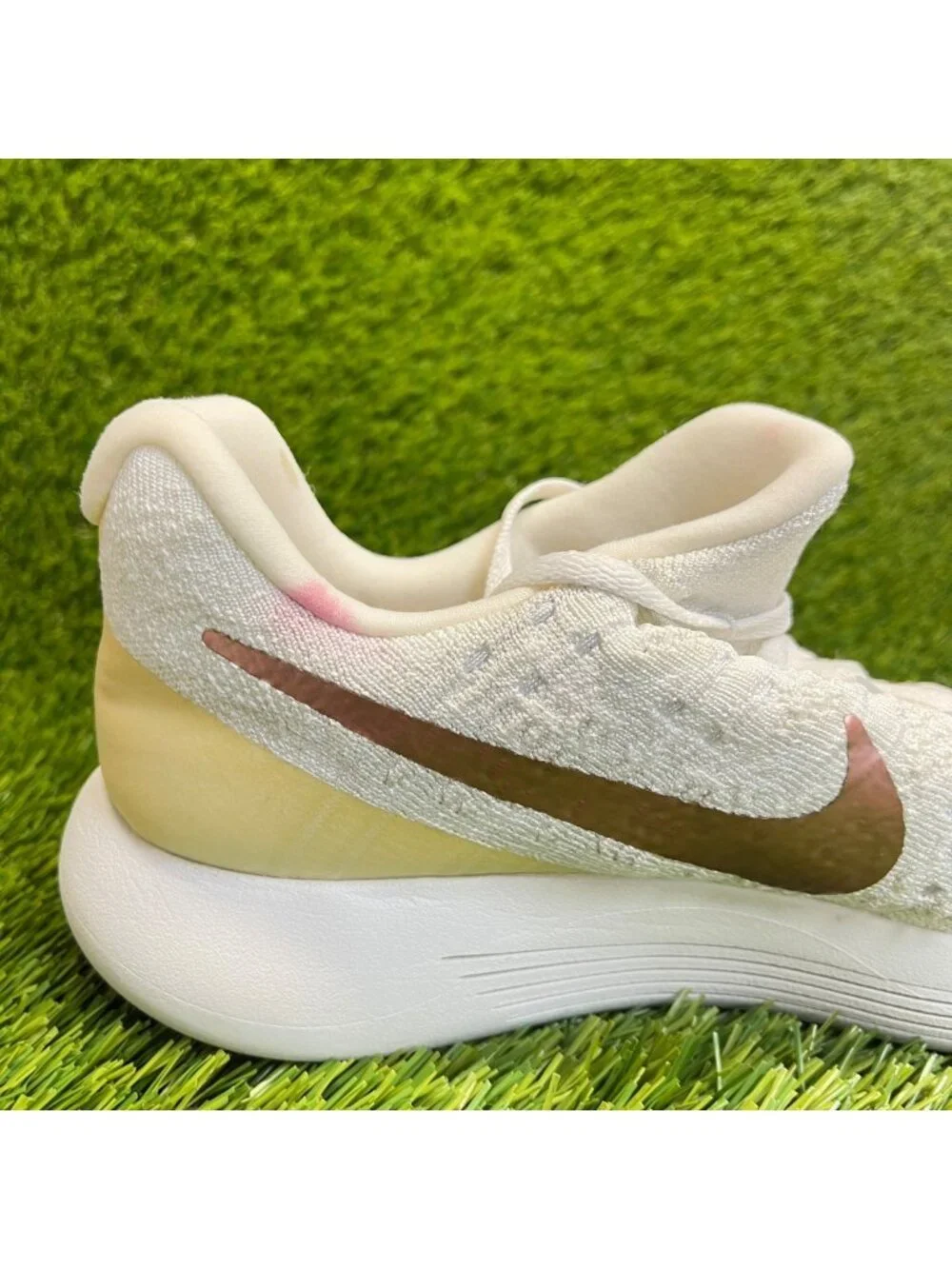 Nike LunarEpic Low Flyknit 2 X Plore Womens Size 11 White Running Shoes Sneakers